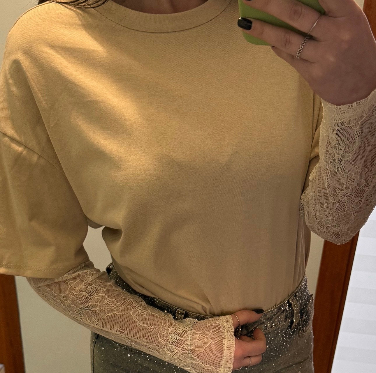 T-SHIRT CON MANICA IN PIZZO