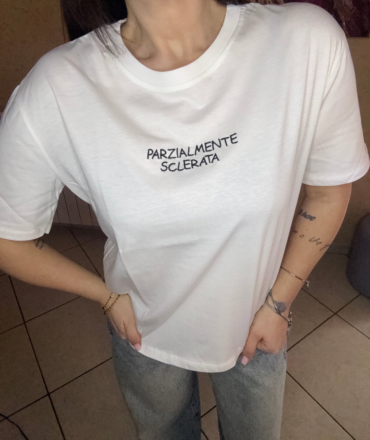 T-SHIRT  SCRITTA RICAMATA