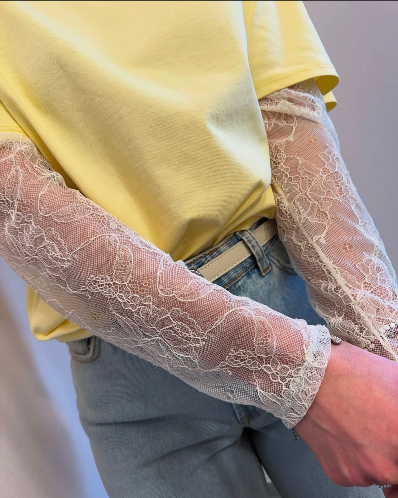 T-SHIRT CON MANICA IN PIZZO