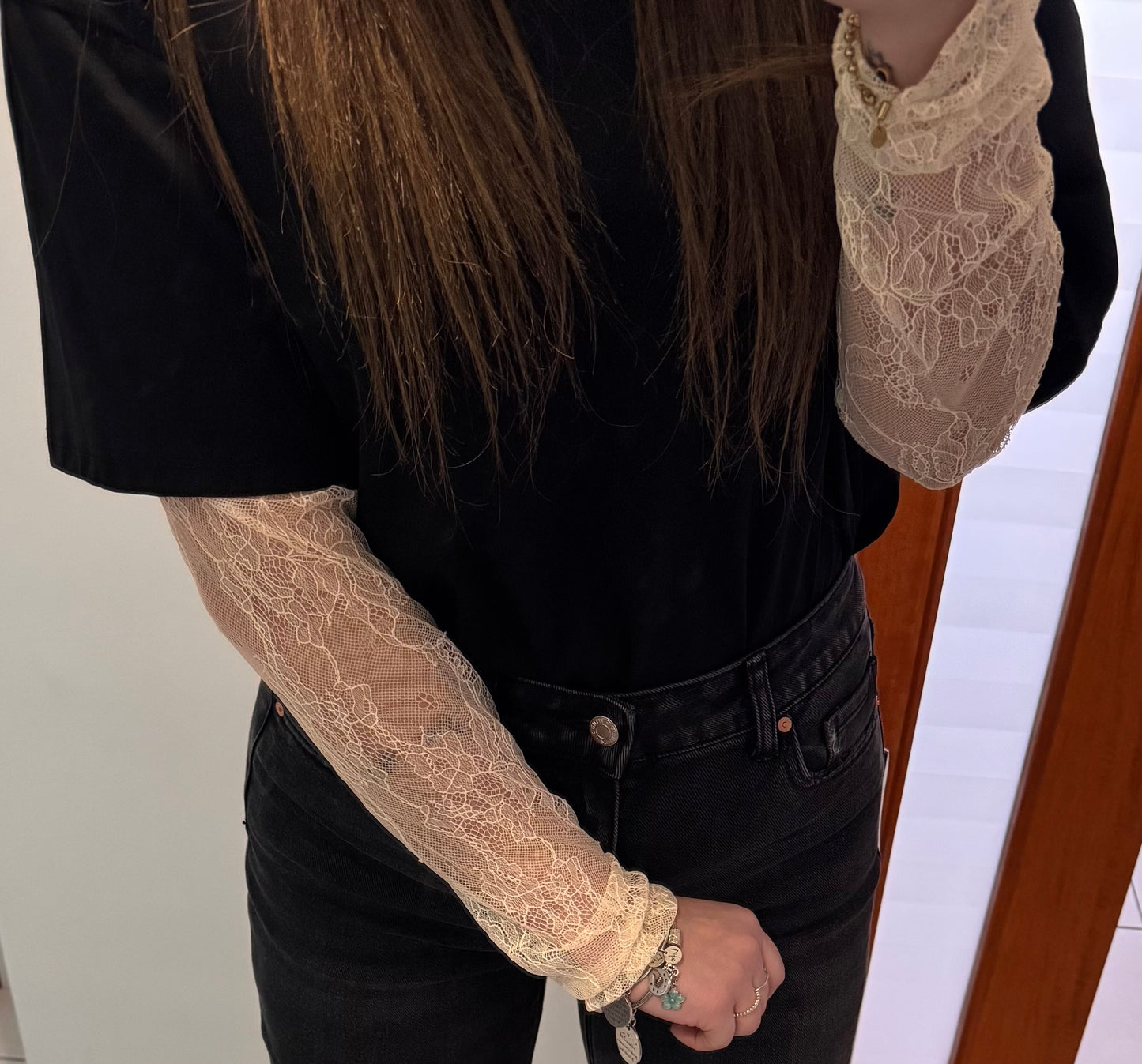 T-SHIRT CON MANICA IN PIZZO