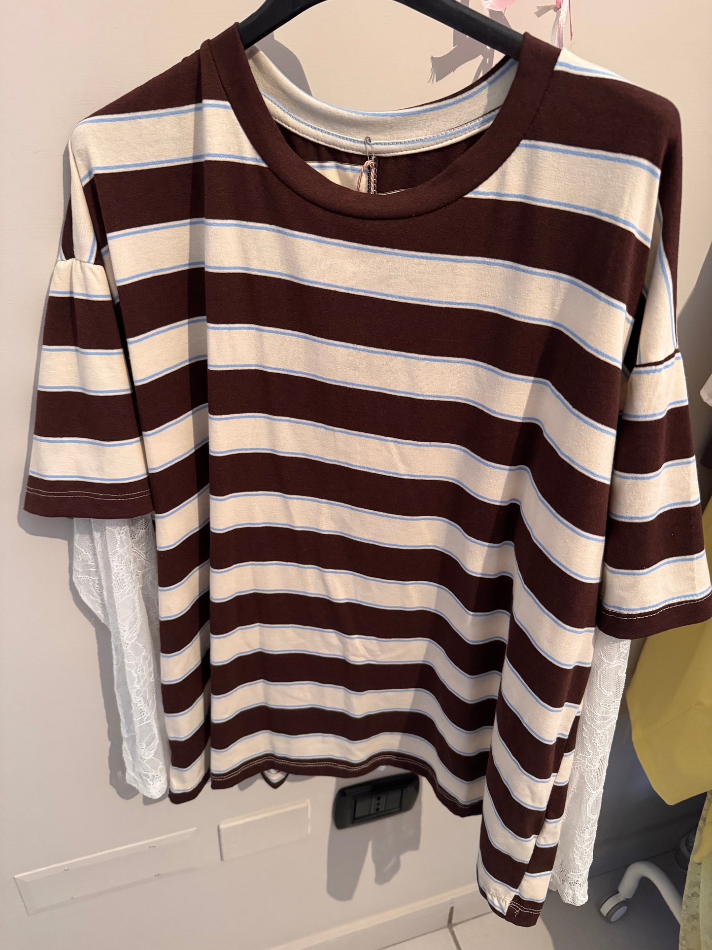 T-SHIRT A RIGHE CON MANICA IN PIZZO