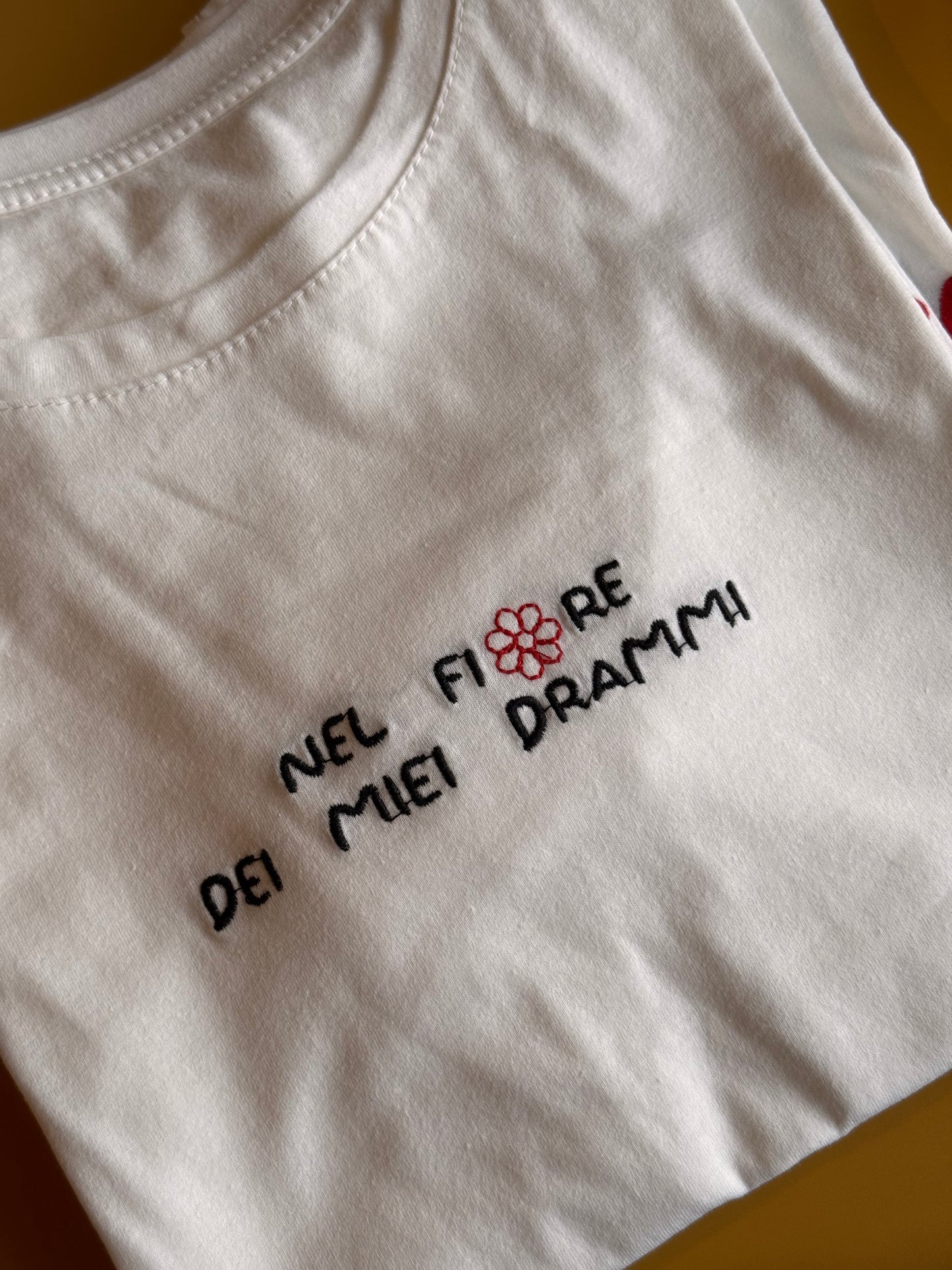 T-SHIRT  SCRITTA RICAMATA