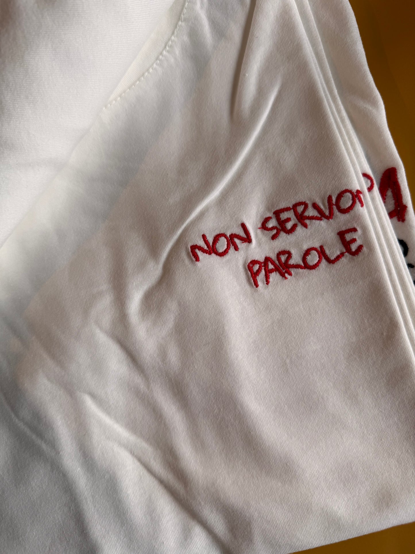 T-SHIRT  SCRITTA RICAMATA