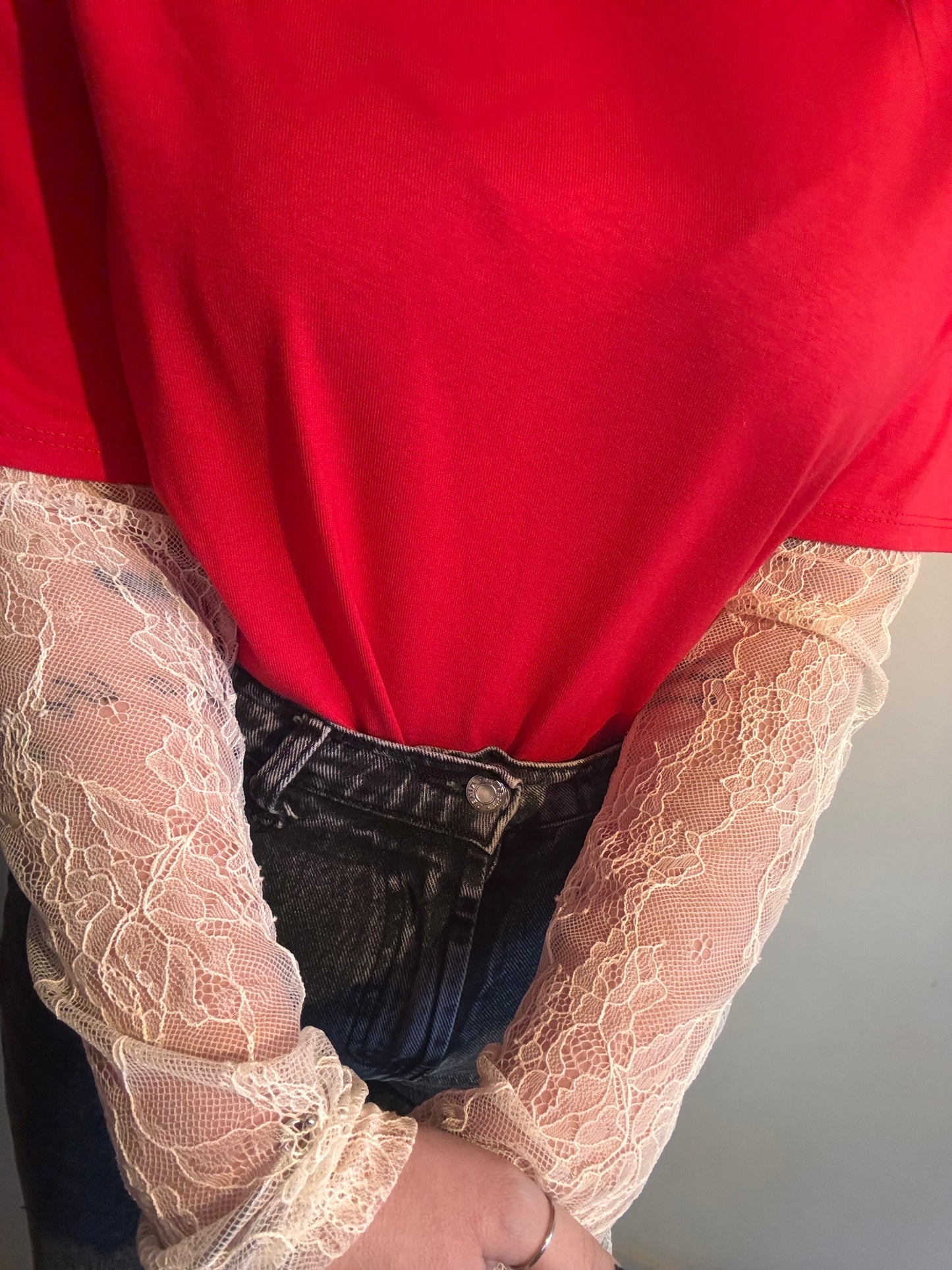 T-SHIRT CON MANICA IN PIZZO