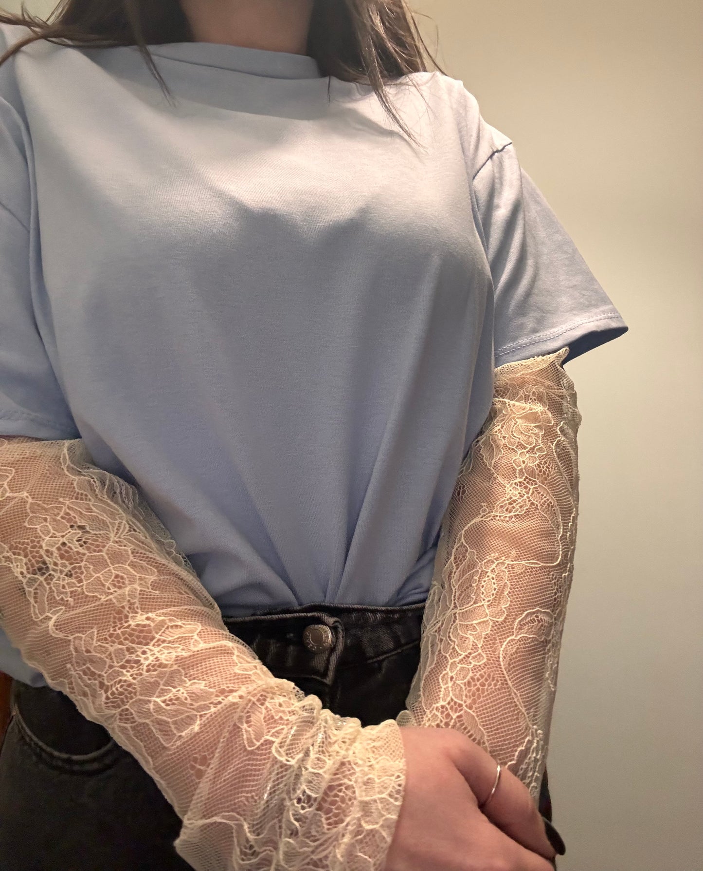 T-SHIRT CON MANICA IN PIZZO